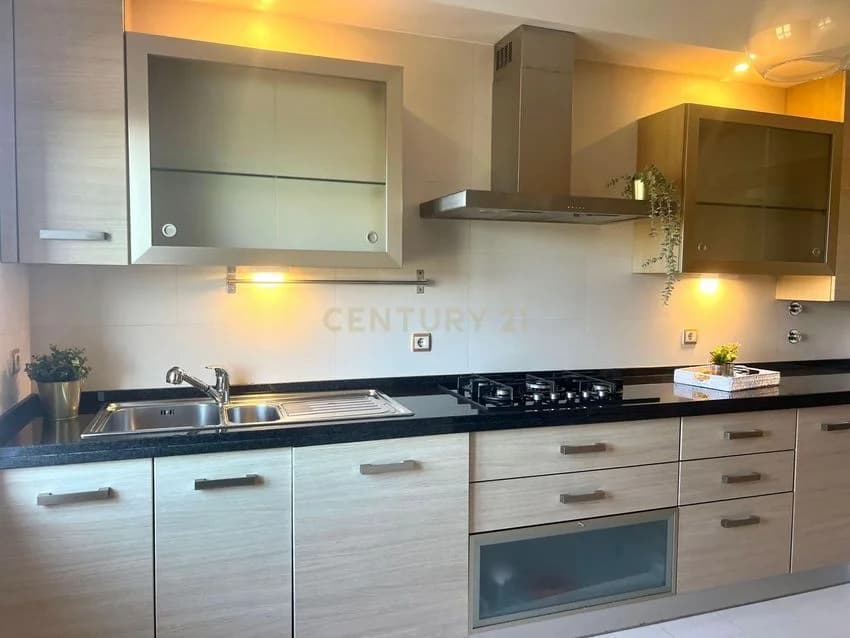 T2 flat for rent in rua Eusébio da Silva Ferreira, 12