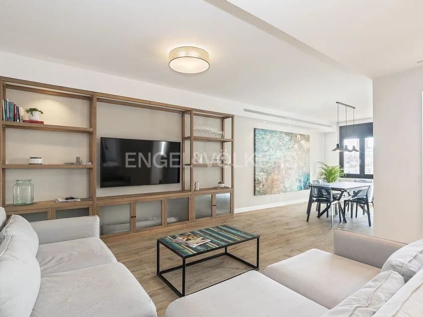 Flat / apartment for rent in Calle d'Aragó