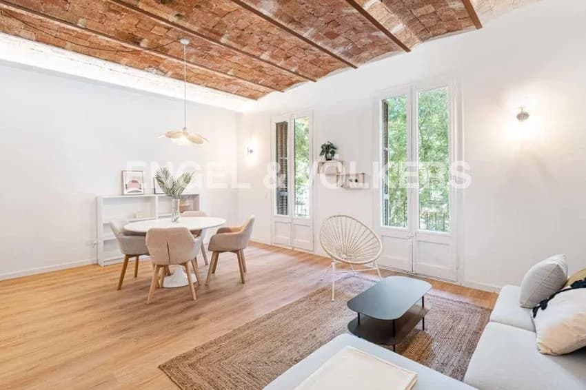 Flat / apartment for rent in Calle de la Diputació