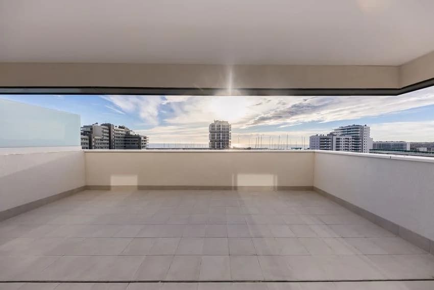 Penthouse for rent in Calle Industria, 378