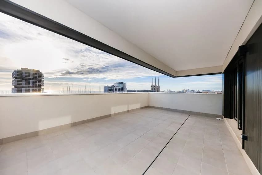 Penthouse for rent in Calle Industria, 378