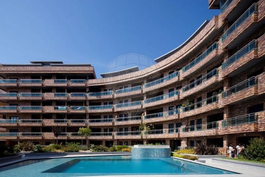 T4 flat for rent in avenida Reinaldo dos Santos