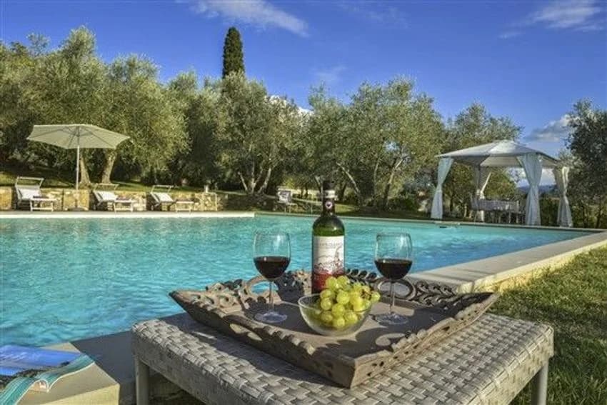 Detached house for rent in Via di Baroncelli Nn