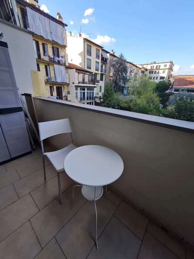 Studio flat for rent in berni, 40