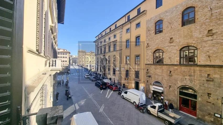 4 room flat for rent in Piazza de' Frescobaldi