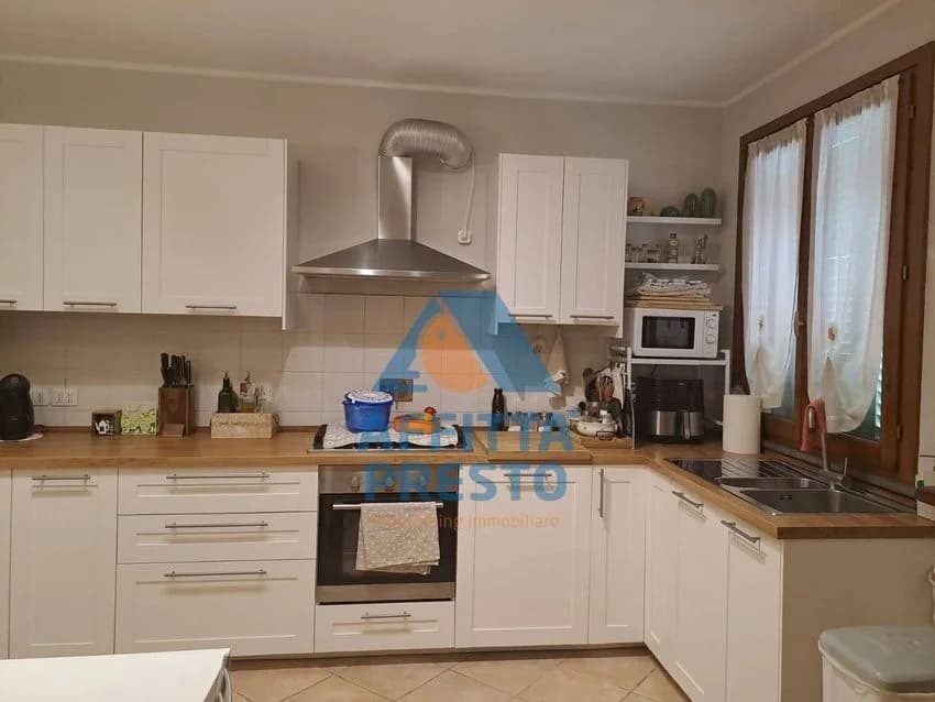 4 room flat for rent in Samminiatello