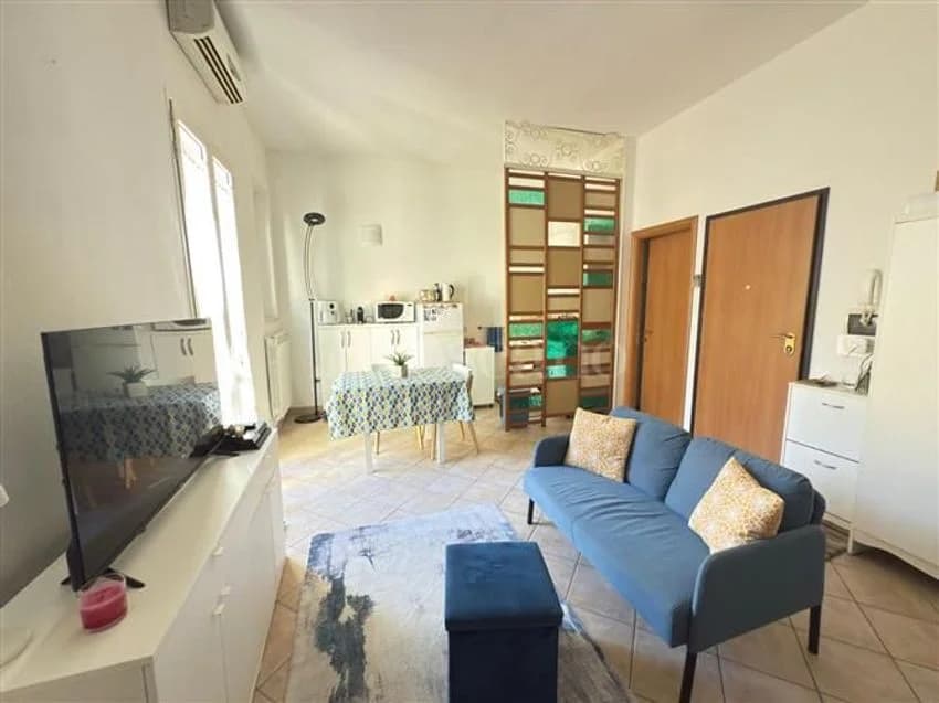 2 room flat for rent in Via Maragliano