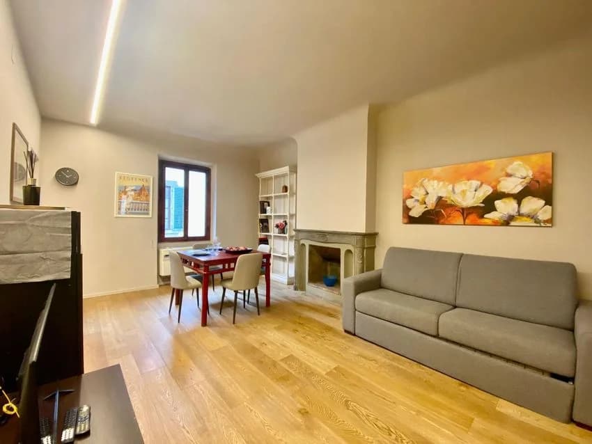 2 room flat for rent in Via dei Servi, 3
