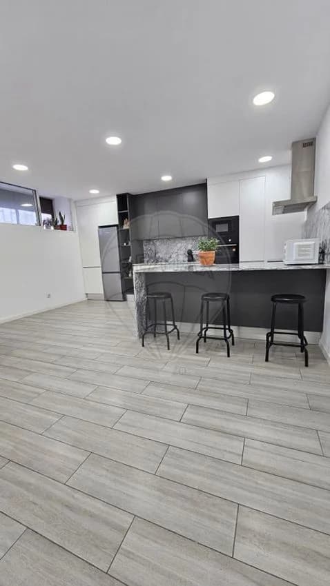 T3 flat for rent in rua Direita de Massamá