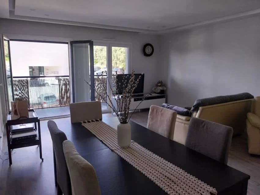 T3 flat for rent in praceta Carolina Beatriz Ângelo, 7