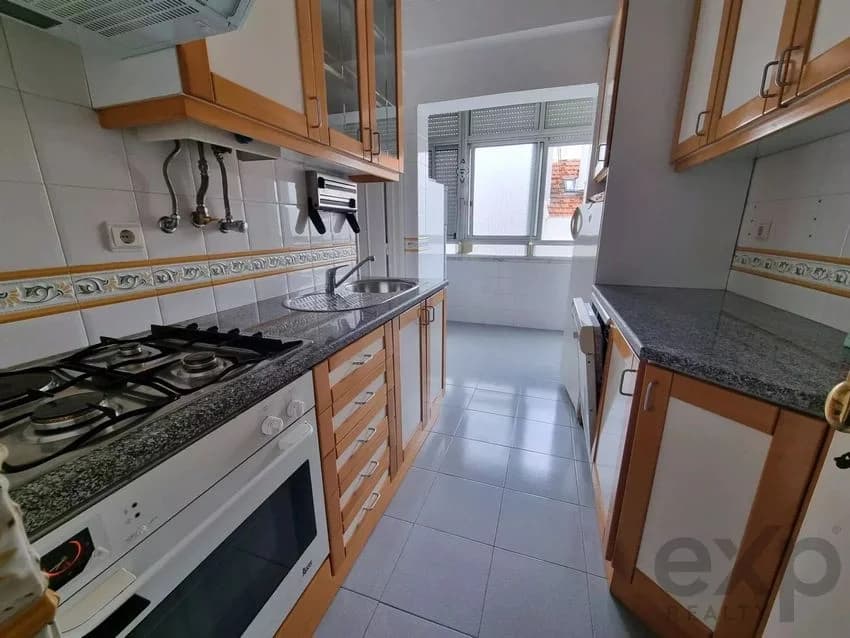 T3 flat for rent in Estação de Alvalade- B. São Miguel