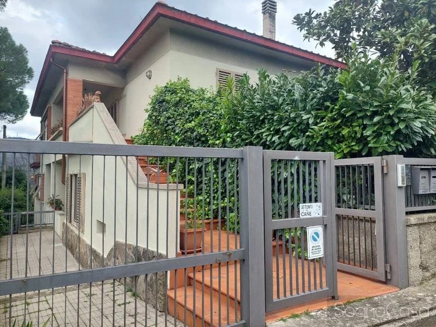 4 room flat for rent in Via Montorsoli, 333
