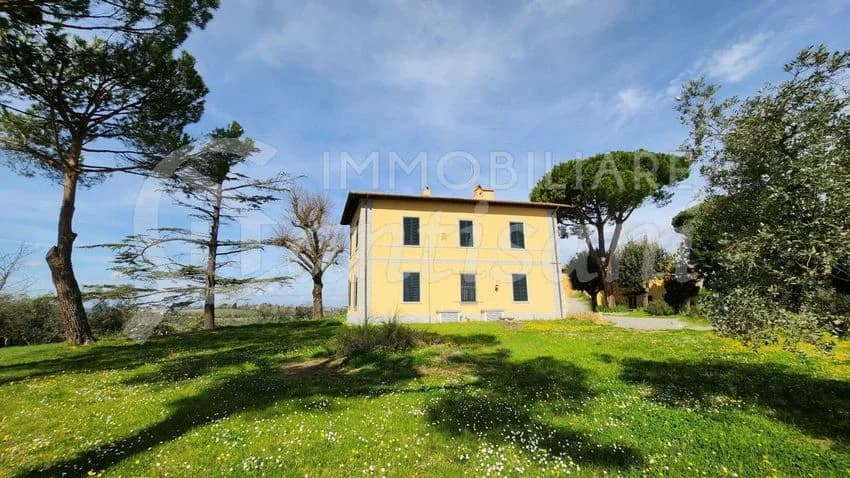 4 room flat for rent in Via Roma