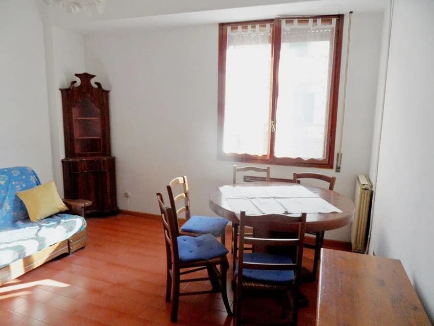 3 room flat for rent in Via Giovanni Pascoli, 10