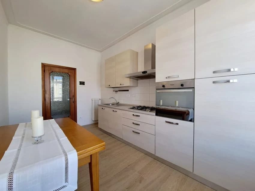 3 room flat for rent in Via delle Cascine Nn