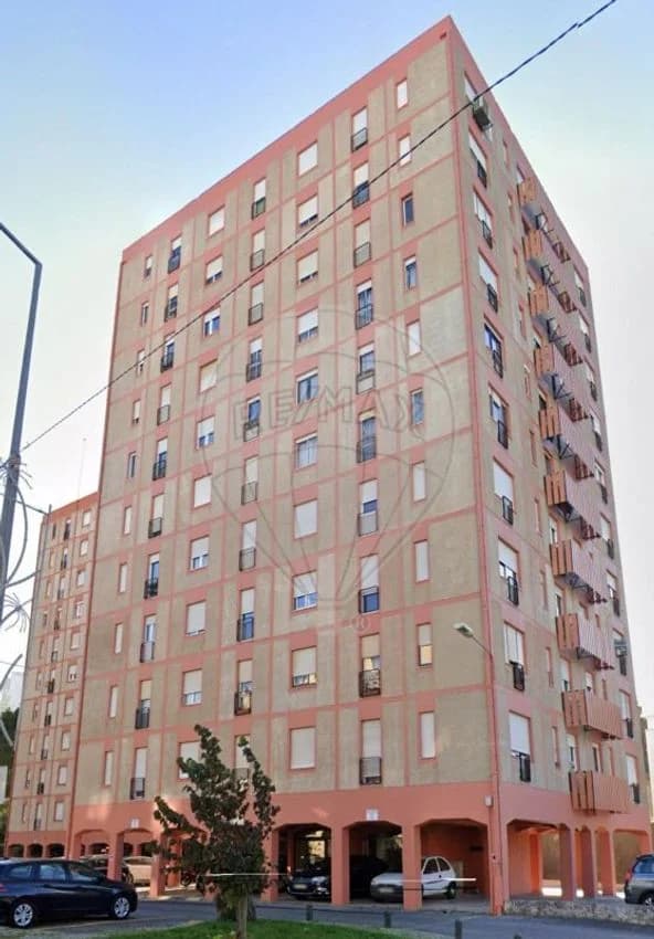 T2 flat for rent in rua 4 de Outubro
