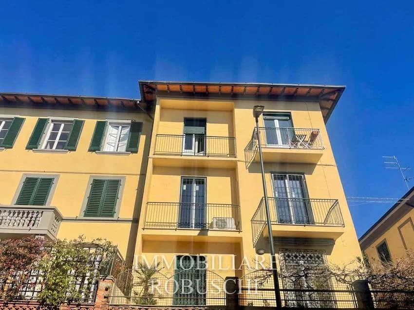 4 room flat for rent in Via di Barbacane Nn