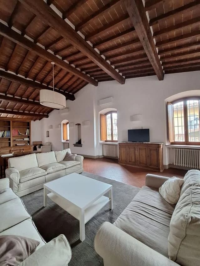 Studio flat for rent in Via Maggio Nn