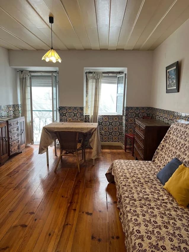 T1 flat for rent in largo do Sequeira, 17