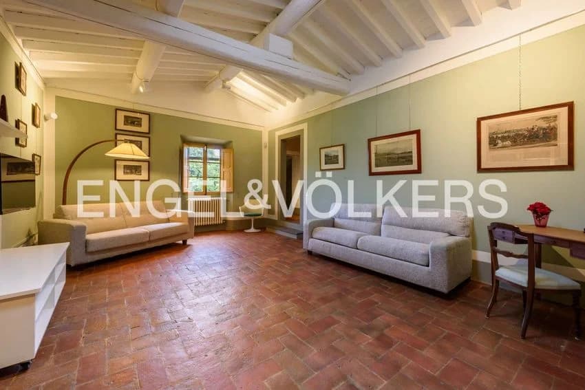 4 room flat for rent in Via Roma