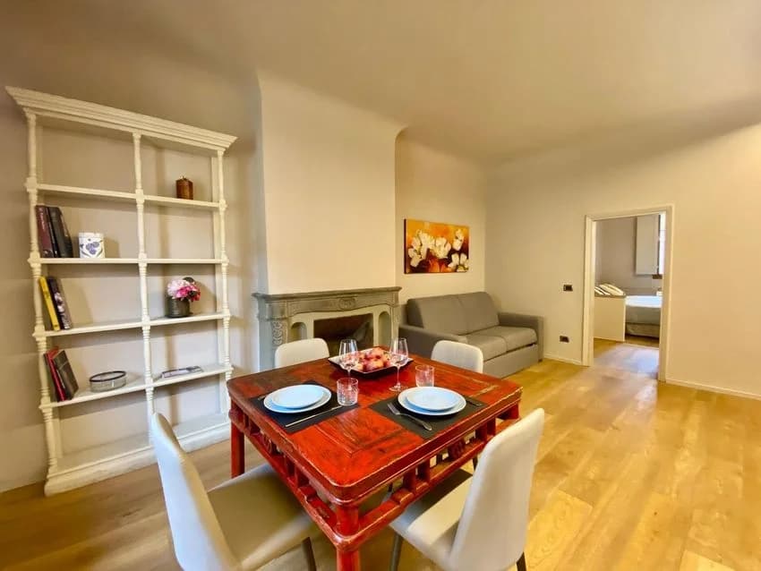 2 room flat for rent in Via dei Servi, 91