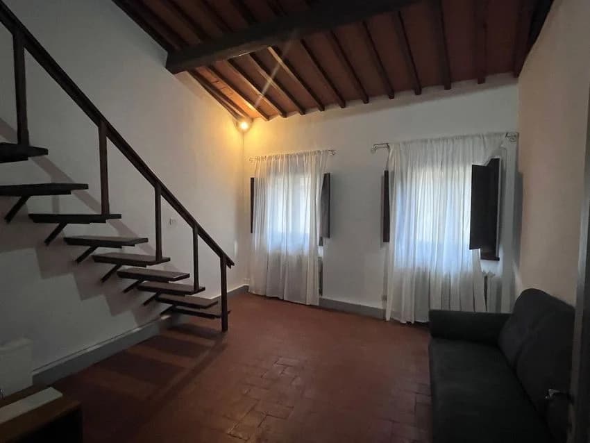 3 room flat for rent in Via de' Bardi Nn