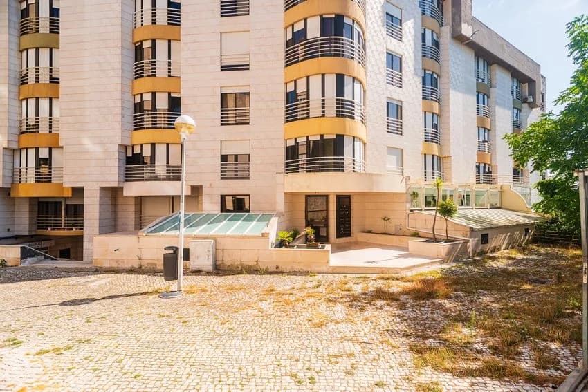 T1 flat for rent in rua Mário Eloy, 11