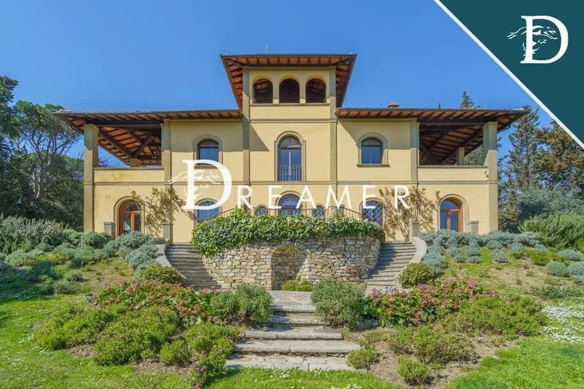 Villa for rent in Via Montebeni, 10