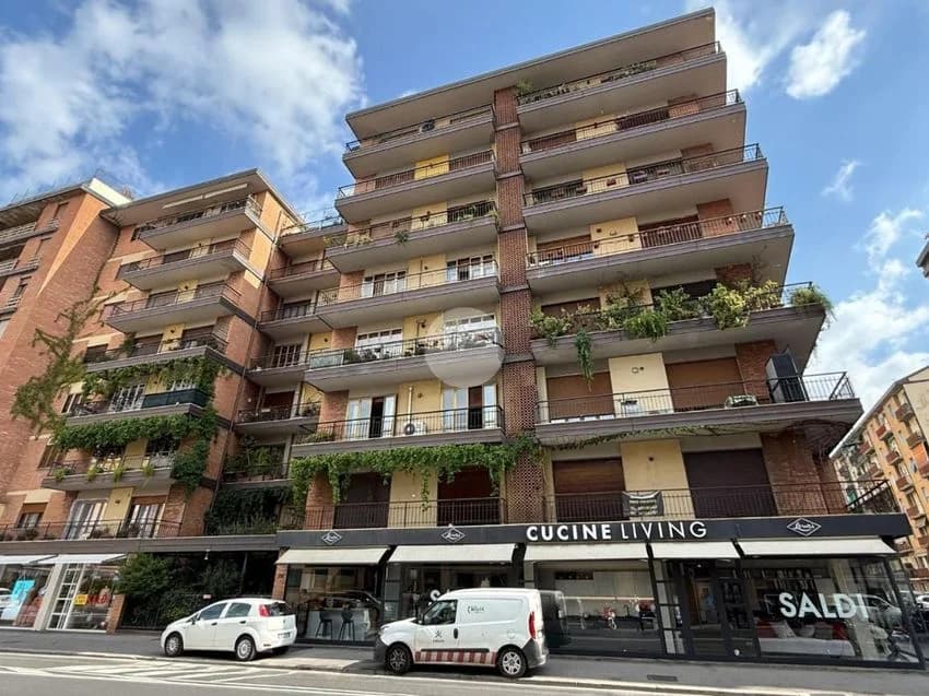 3 room flat for rent in Via Francesco Baracca, 126
