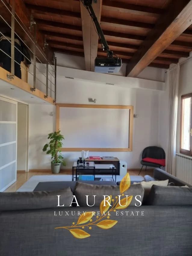 4 room flat for rent in Via Romana Nn
