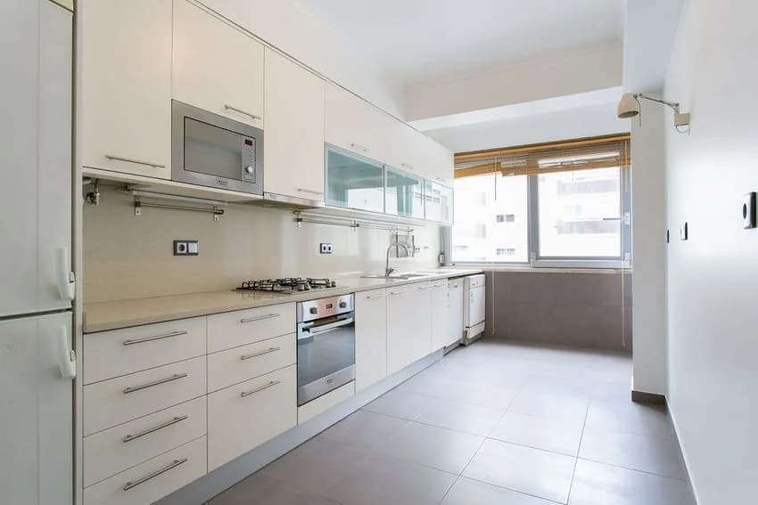 T3 flat for rent in rua Leopoldo de Almeida, 7
