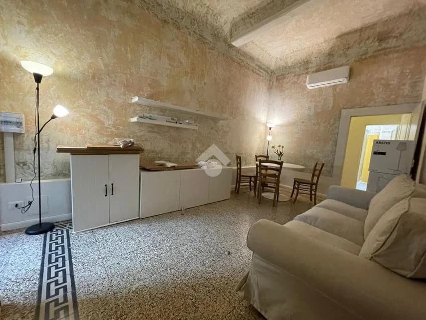 3 room flat for rent in Borgo Tegolaio, 11 r