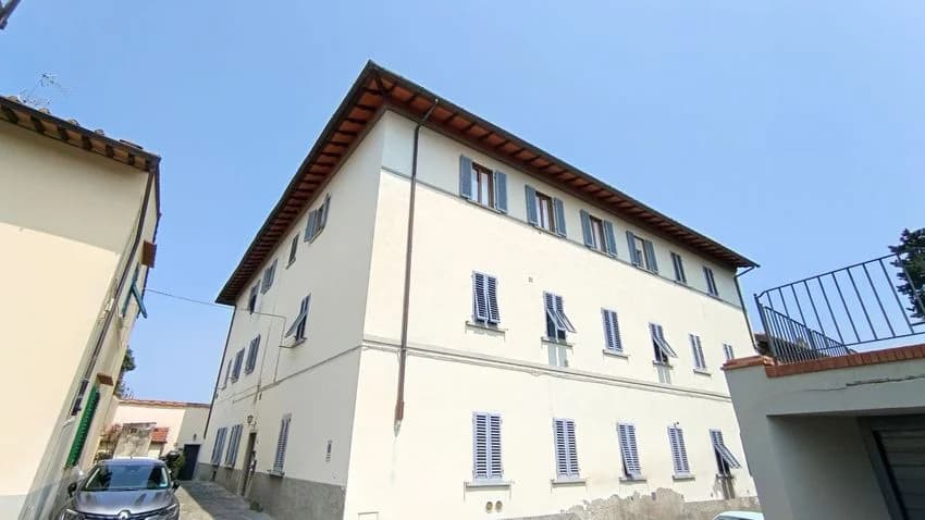 4 room flat for rent in Via del Podestà Nn