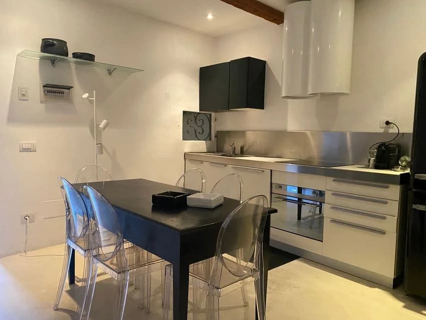 3 room flat for rent in Via Faenza Nn