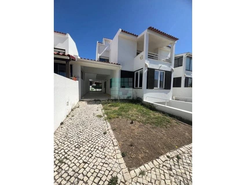 Terraced house for rent in Parede