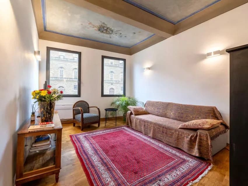 Duplex for rent in Via Maggio Nn
