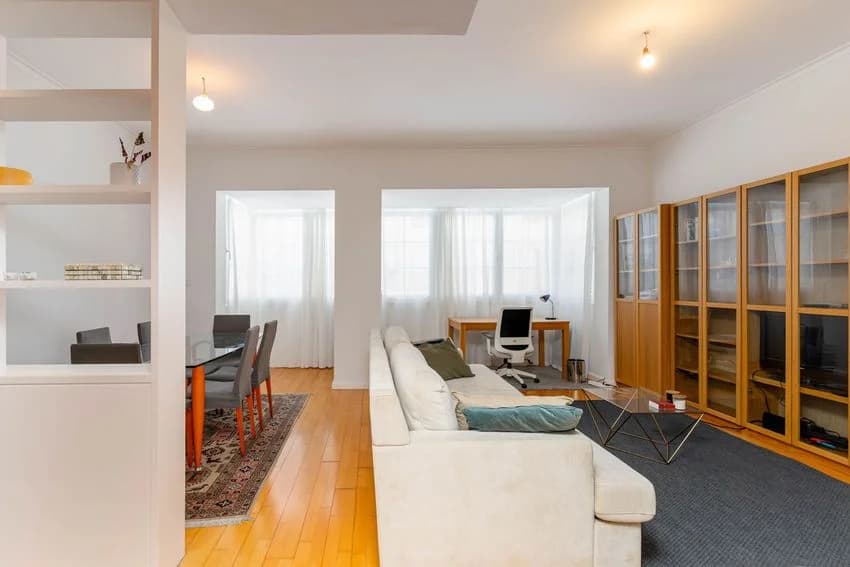 T2 flat for rent in rua Luís Pastor de Macedo