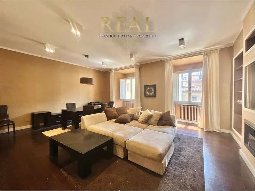 3 room flat for rent in Via de' Guicciardini Nn