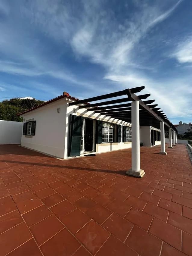 Detached house for rent in rua Doutor António Brandão de Vasconcelos, 21