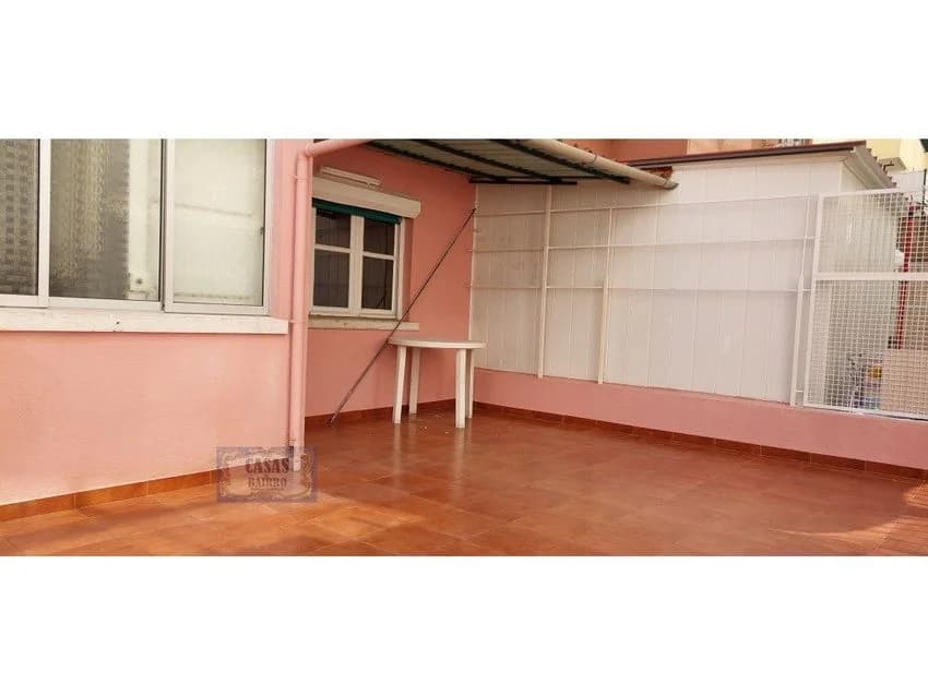 T2 flat for rent in Santa Engrácia