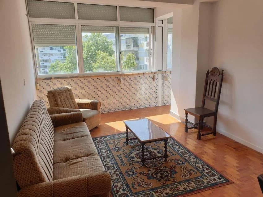 T3 flat for rent in rua Cidade da Beira, 68