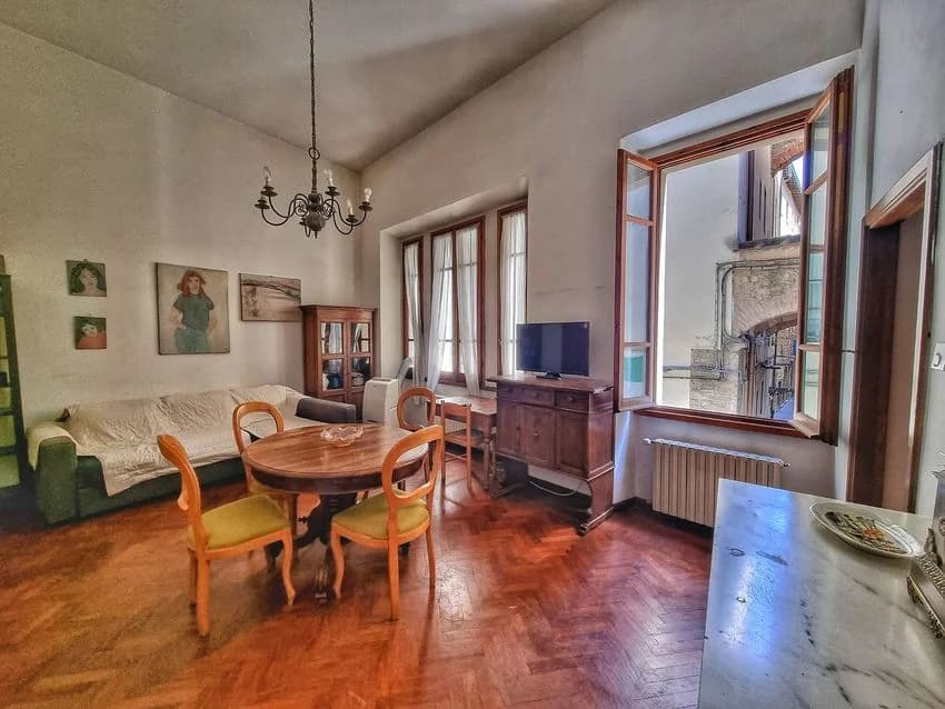 3 room flat for rent in Via Lambertesca Nn