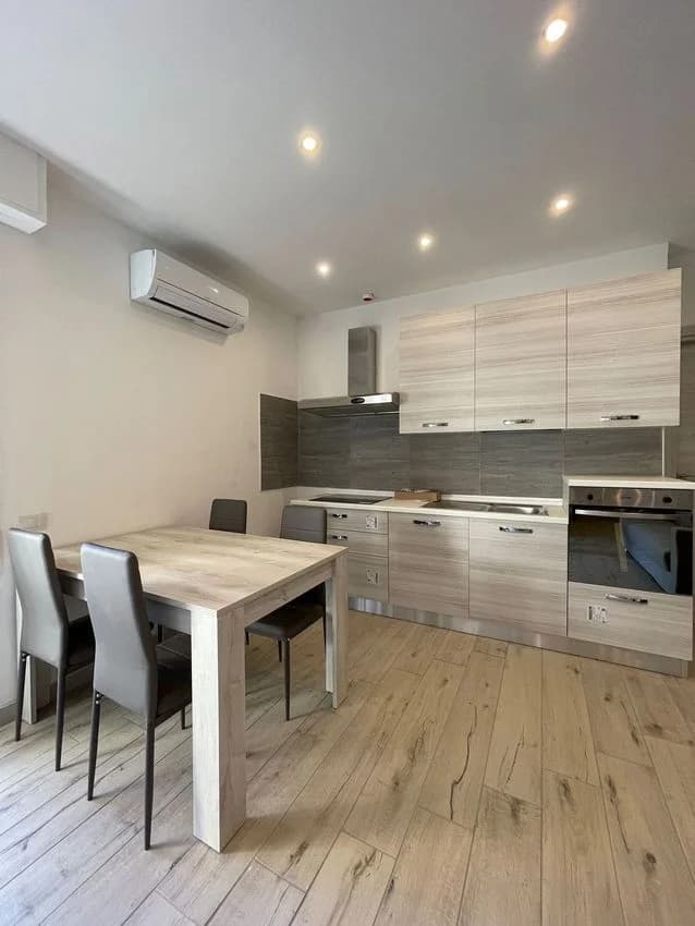 3 room flat for rent in Via della Villa Nova, 21