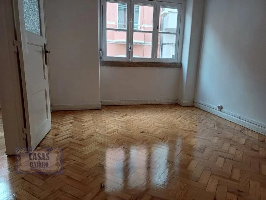 T2 flat for rent in Santa Engrácia