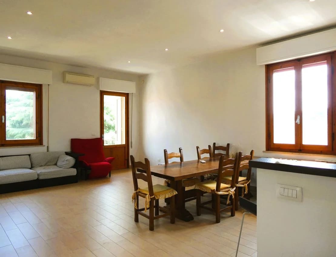 4 room flat for rent in Viale Battisti Nn