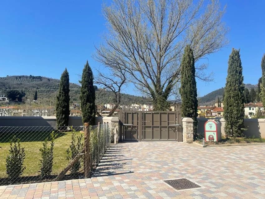 3 room flat for rent in Via di Compiobbi, 4