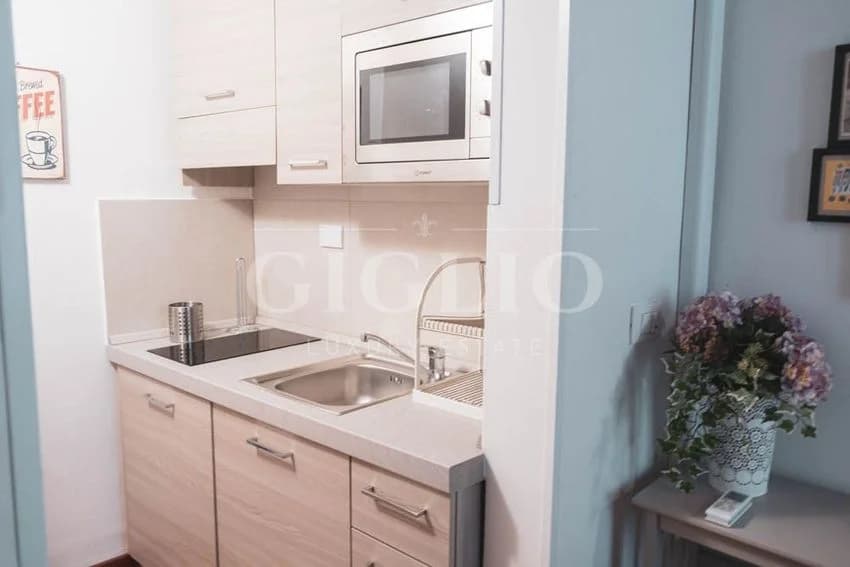 Studio flat for rent in Via Lambertesca