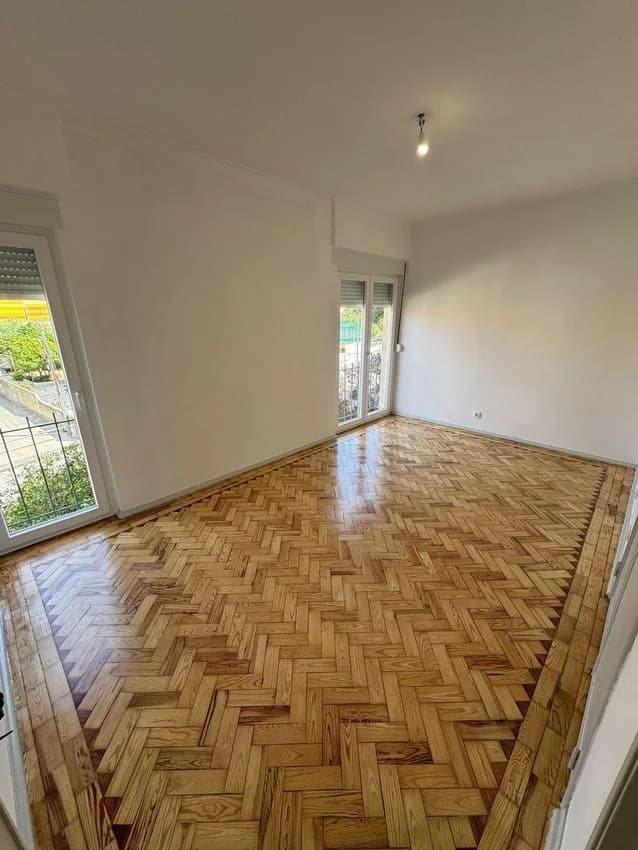 T2 flat for rent in estrada Arruda, 42