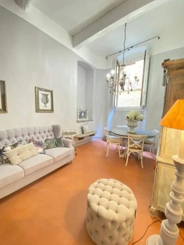 4 room flat for rent in Via Santo Spirito Nn