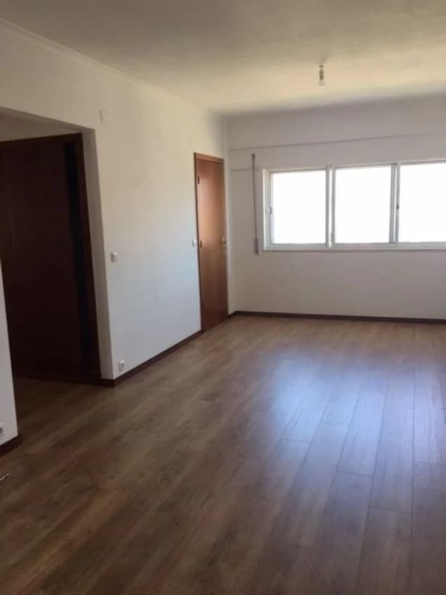 T2 flat for rent in rua Francisco Pedro Curado, 6